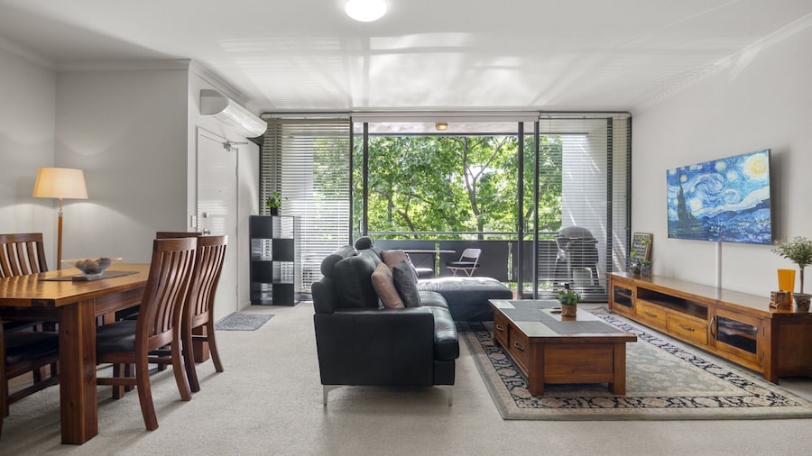 Central 2-bed Pad With Tennis Court,