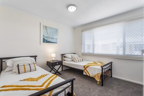 Departamento | 2 habitaciones, tabla de planchar con plancha y ropa de cama 