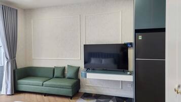 In-room safe, desk, laptop workspace, blackout drapes