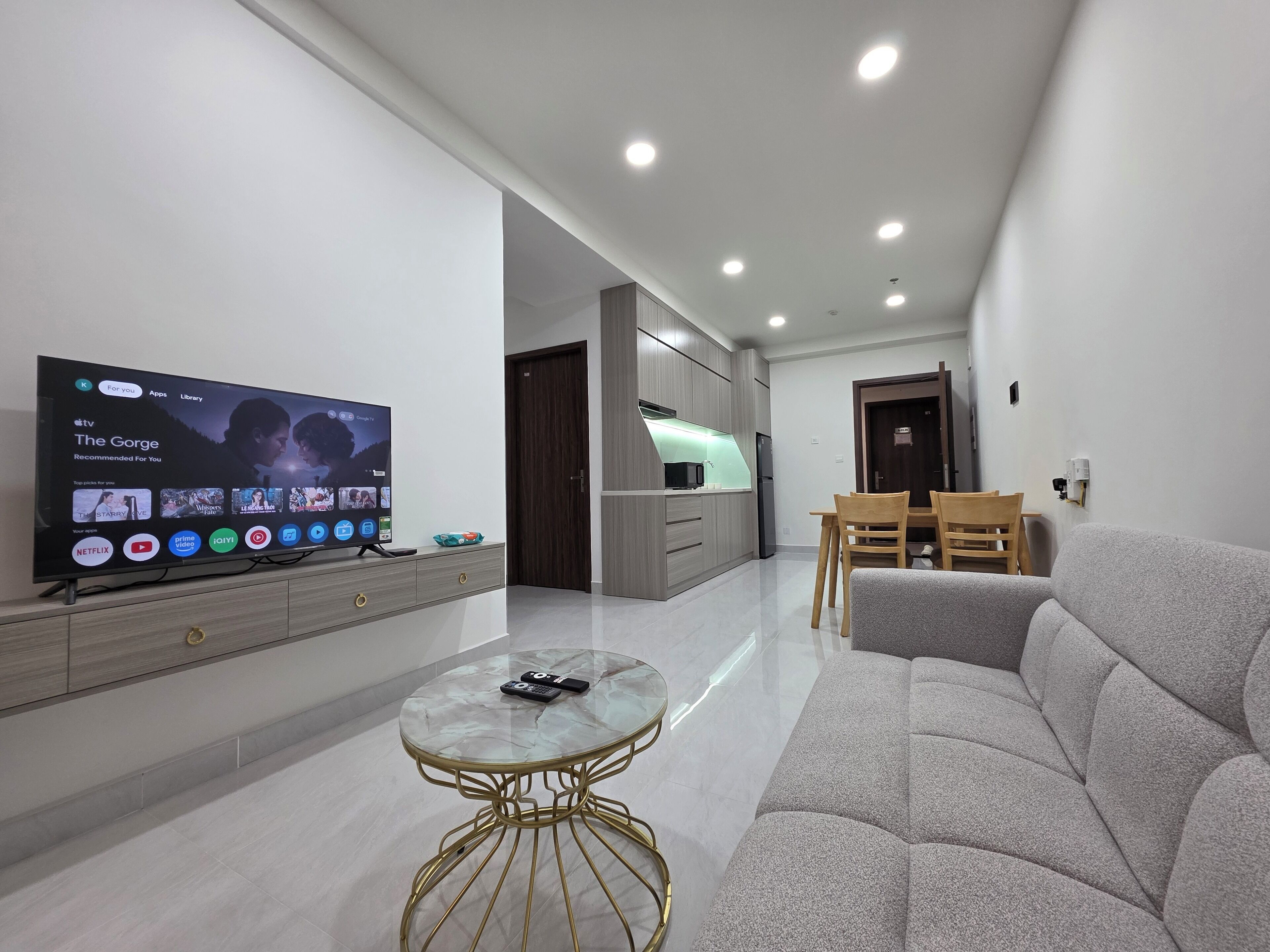 Apartament executiu, balcó, vistes al jardí | Sala d'estar | Televisor intel·ligent, llar de foc, Netflix i pel·lícules d'estrena 