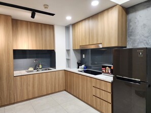 프리미어 아파트, 발코니, 정원 전망 | 전용 주방 | 대용량 냉장고, 전자레인지, 오븐, 쿡탑