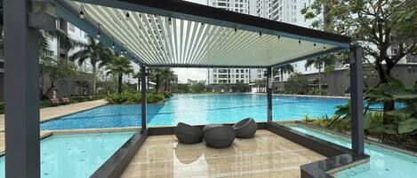 Indoor pool, 2 outdoor pools