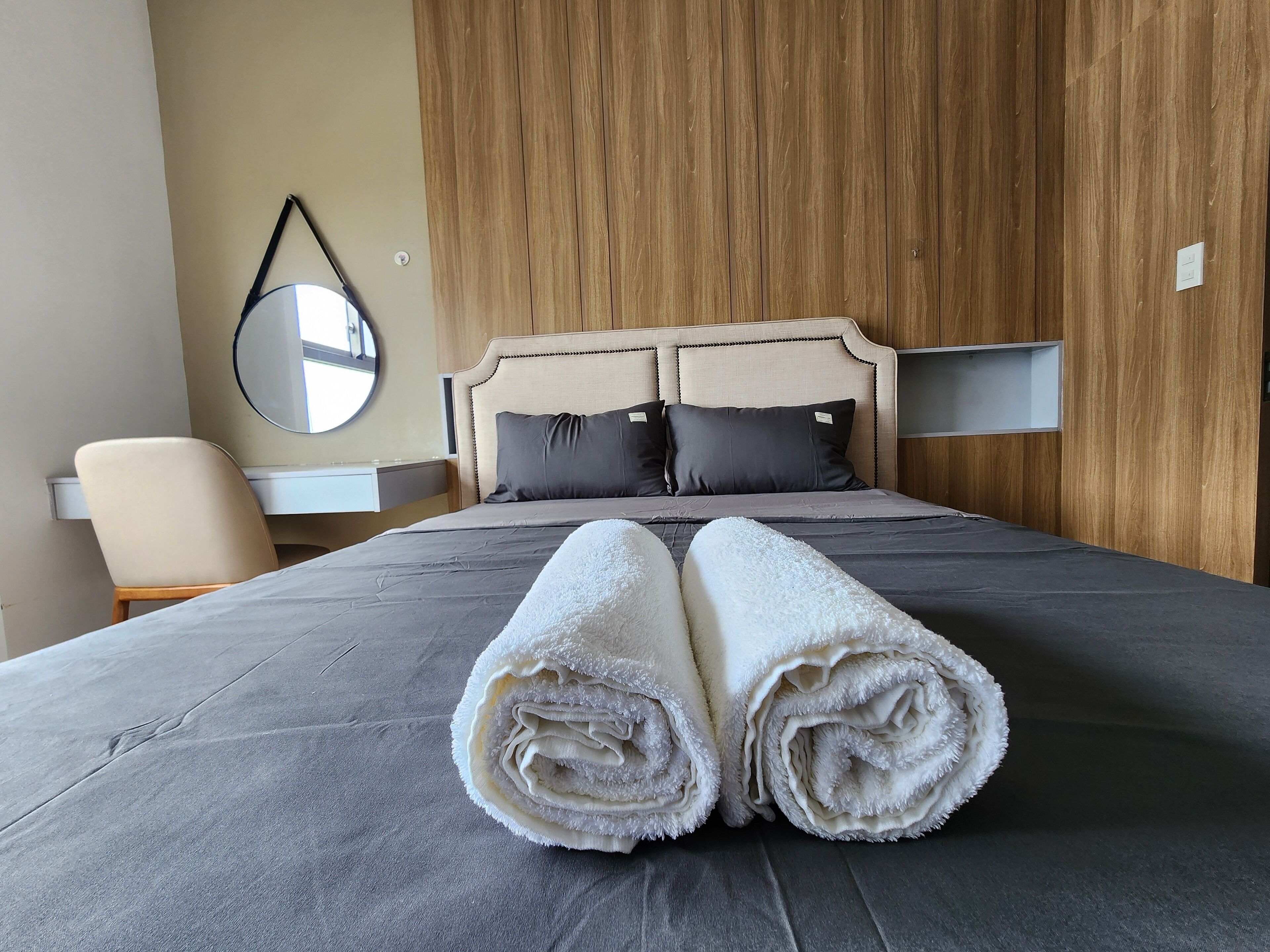 Apartamento Premier, balcón, vistas al jardín | Sábanas de algodón egipcio y ropa de cama de alta calidad