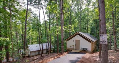 Beautiful Tented Cabin Surrounded by Nature and Hot-tub Provided in Scottsboro, Alabama