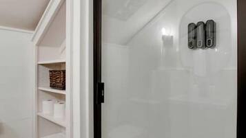 Hårtørrer, håndklæder, Sæbe, Shampoo