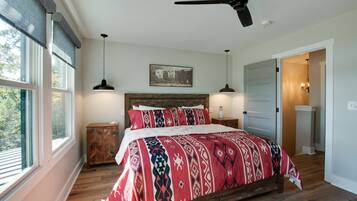 2 bedrooms, desk, WiFi, bed sheets