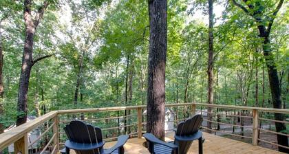 Lofted Romantic Tree House Immersed in Nature in Alabama