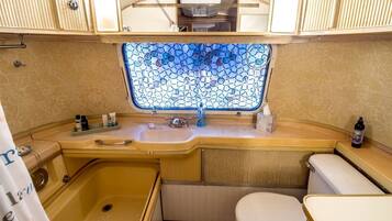 Jetted tub, hair dryer, towels, toilet paper
