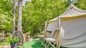 Outdoor dining - Secluded Bell Tent with Outdoor Shower and Deck in Alabama (Rogersville)