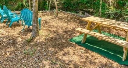 Secluded Bell Tent with Outdoor Shower and Deck in Alabama