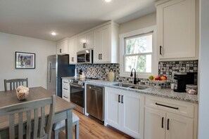 Coffee/tea maker, fridge, microwave, oven