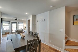 Unclassified image, 5 of 38, button - Pet-Friendly Cabin Ideal for Families with Jacuzzi and Lake Views in Alabama (Scottsboro)