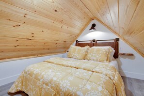 1 bedroom, WiFi, bed sheets - Luminous Tiny Cabin with Amazing Hiking Trails in Alabama (Scottsboro)