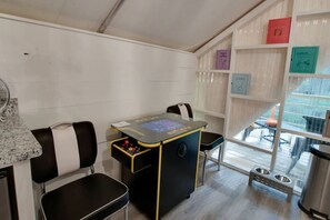 المنشأة من الداخل