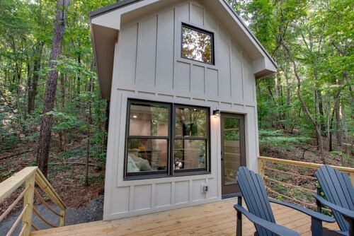 Pet-Friendly Tree House Great for a Relaxing Escape in Alabama