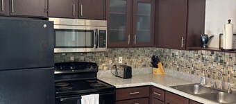 Stylish Comfort in Arlington’s Entertainment District!