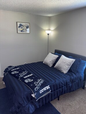 1 habitación, tabla de planchar con plancha, wifi gratis y ropa de cama 