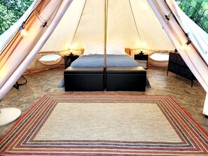 In-room safe, bed sheets