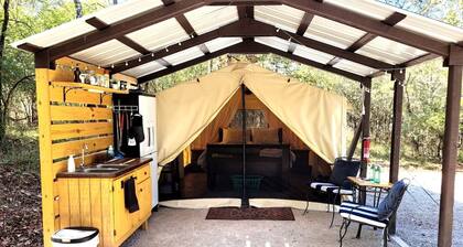 Black Fox Den: A Woodland Glamp - Dog Friendly in Hot Springs, AR