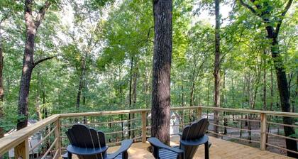 Breathtaking Treehouse with Barbecue and Hot-tub in Scottsboro, Alabama