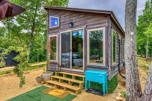 Gorgeous Tiny House with Indoor and Outdoor Lounging Space in Alabama