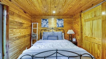 2 bedrooms, desk, WiFi, bed sheets