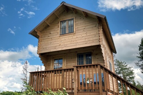 Romantic Lakefront Cabin with Mountain Views, Perfect for a Trip to Cantwell, Alaska