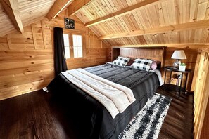 1 bedroom, WiFi, bed sheets - Romantic Lakefront Cabin with Mountain Views, Perfect for a Trip to Cantwell, Alaska (Cantwell)