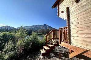 Property grounds - Romantic Lakefront Cabin with Mountain Views, Perfect for a Trip to Cantwell, Alaska (Cantwell)