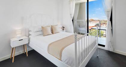 Executive and Spacious Apartment With Balcony