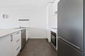 Apartment | Private kitchen | Cookware/dishes/utensils