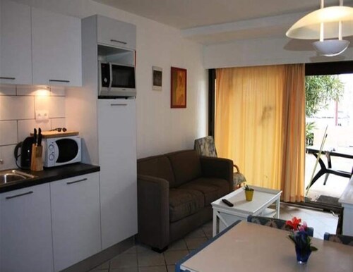 2 Rooms for 4 People