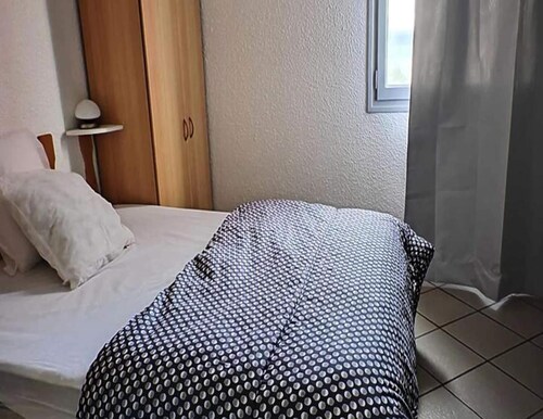 2 Rooms for 4 People