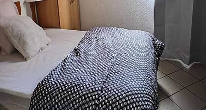 2 Rooms for 4 People