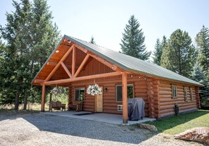 Exterior - Spacious Pet-Friendly Log Cabin with King Bed & Full Kitchen | Bonners Ferry, Idaho Retreat (Bonners Ferry)