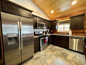 Private kitchen - Spacious Pet-Friendly Log Cabin with King Bed & Full Kitchen | Bonners Ferry, Idaho Retreat (Bonners Ferry)