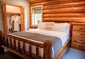 2 bedrooms - Spacious Pet-Friendly Log Cabin with King Bed & Full Kitchen | Bonners Ferry, Idaho Retreat (Bonners Ferry)