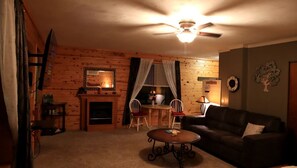TV, fireplace - Cozy Cabin Retreat Close to Rivers and Lakes in Eureka Springs, Arkansas (Eureka Springs)