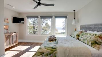 2 bedrooms, desk, iron/ironing board, WiFi