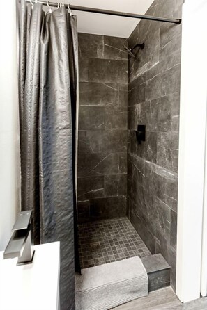 Handdukar och toalettpapper