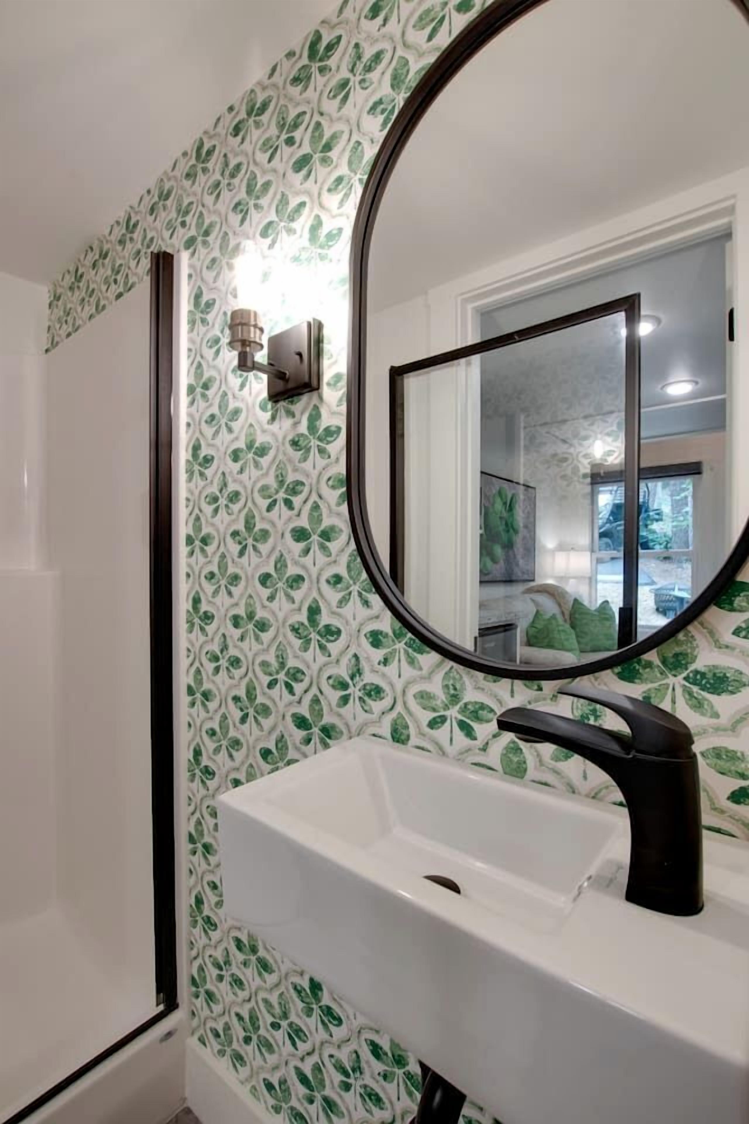 Jetted tub, hair dryer, towels, soap