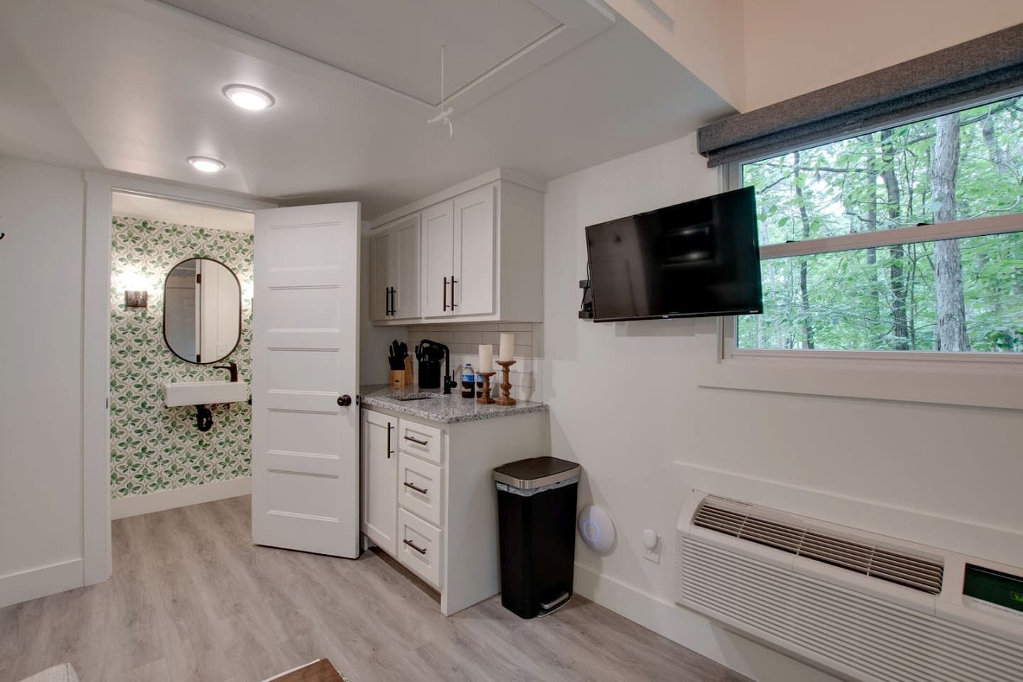 Coffee/tea maker, fridge, microwave, dishwasher