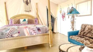 1 Schlafzimmer, Schreibtisch, Bügeleisen/Bügelbrett, Reisekinderbett