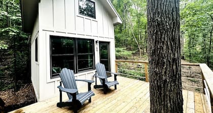 Off-grid Tree House Suitable for Four in Alabama