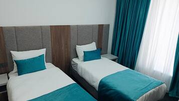 Comfort Twin Room, Non Smoking, Balcony | In-room safe, desk, laptop workspace, blackout drapes
