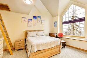 5 bedrooms, iron/ironing board, WiFi, bed sheets