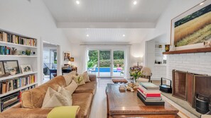 Smart TV, fireplace, stereo