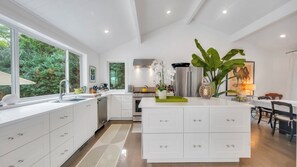 Microwave, oven, stovetop, coffee/tea maker