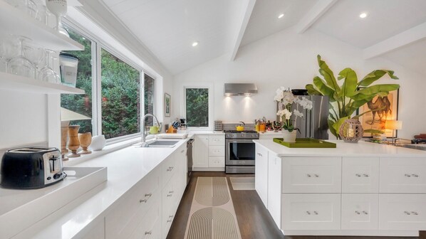 Microwave, oven, stovetop, coffee/tea maker