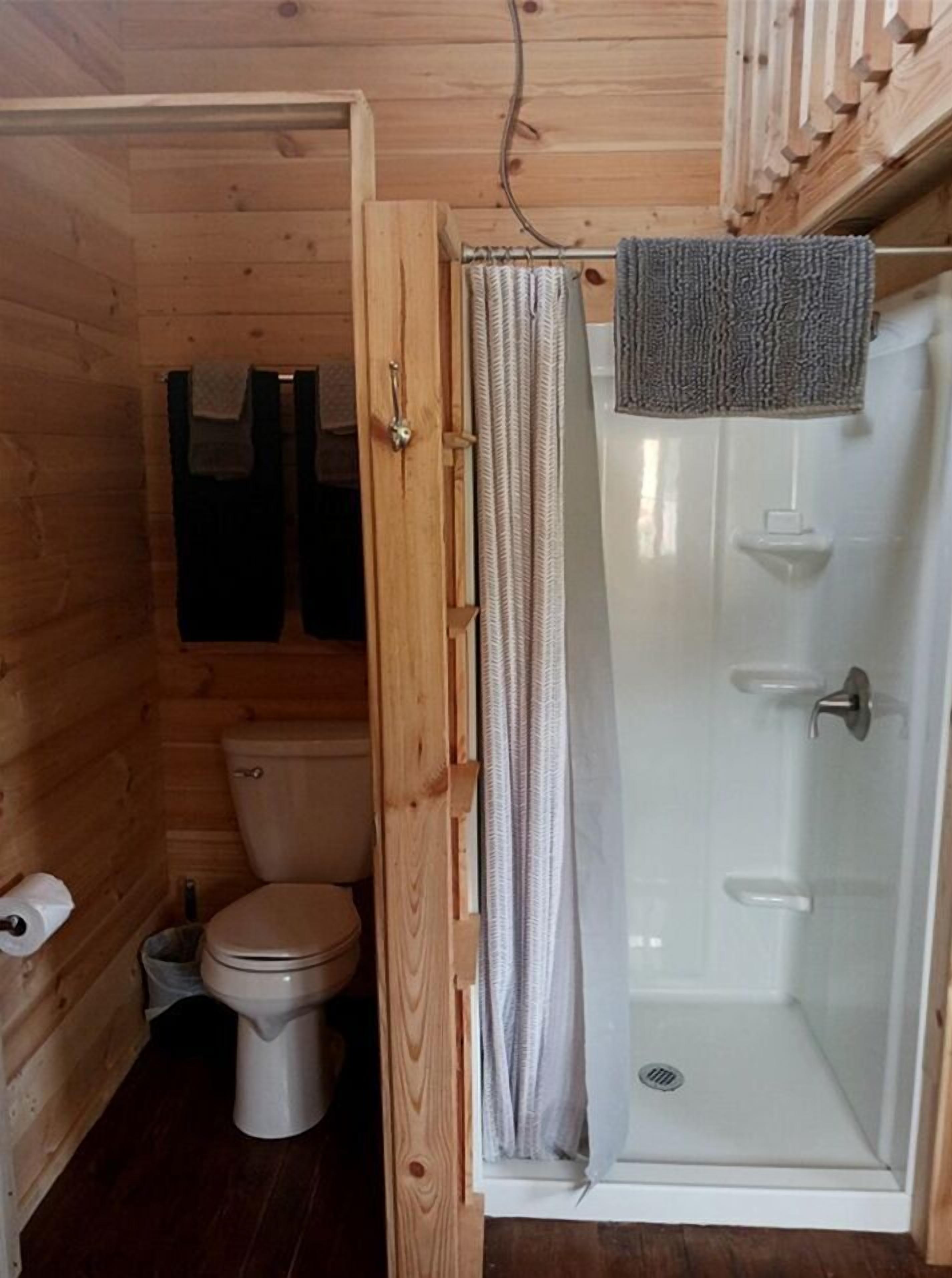 吹风机、毛巾、肥皂、洗发水